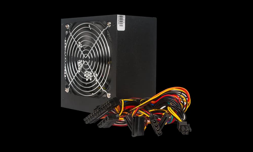 Fuente de alimentacion para PC NOGA 650W